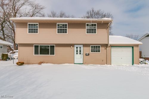 13874 Heatherwood Dr, Brook Park, OH, 44142-3134 | Card Image