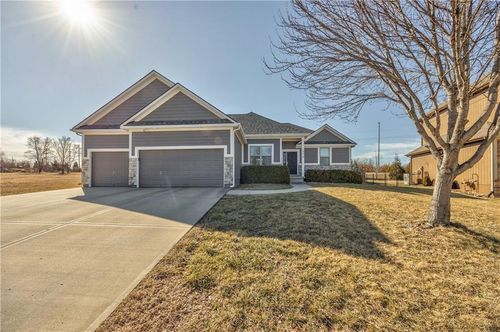 10219 Theden Cir, Lenexa, KS, 66220-2696 | Card Image