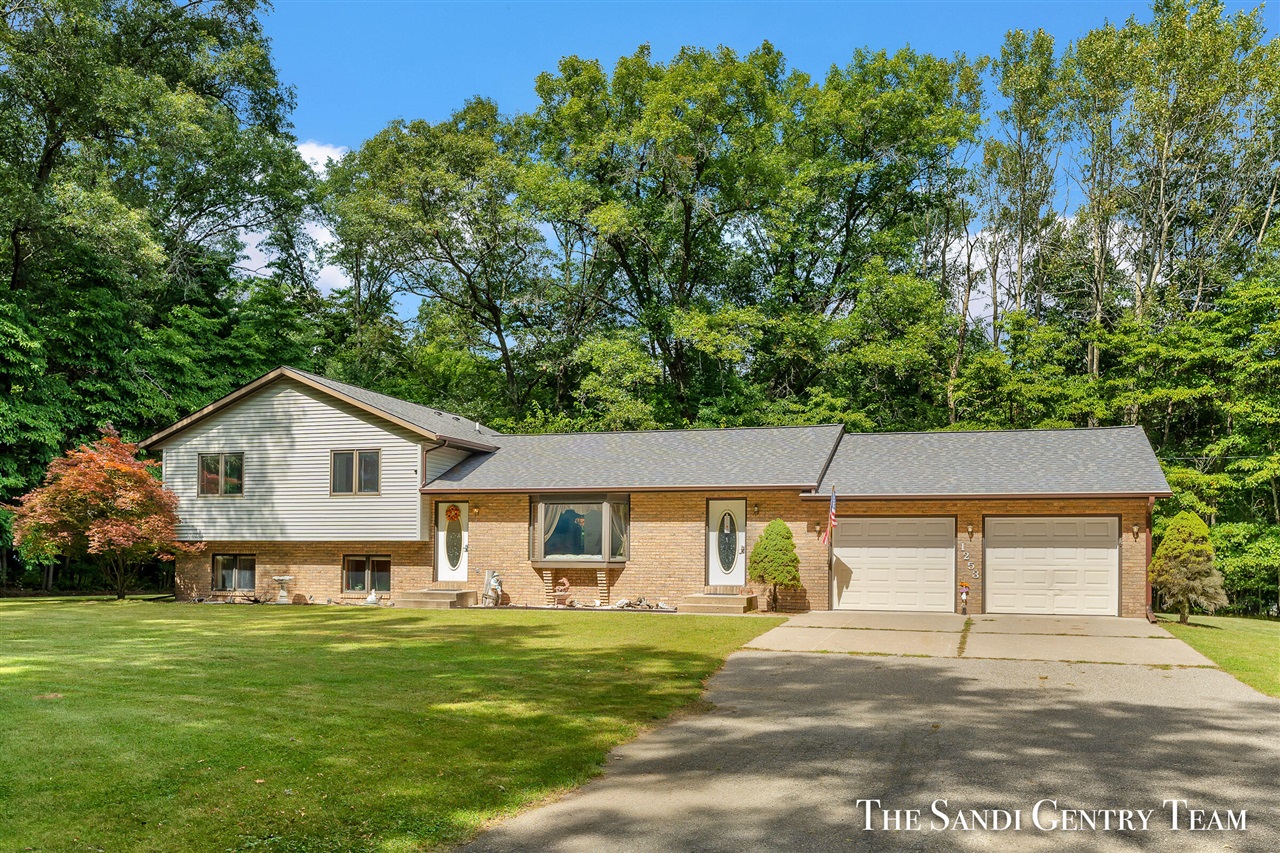 98th St, Grant, MI 49327