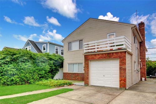 220 Chester St, Long Beach, NY, 11561-2203 | Card Image