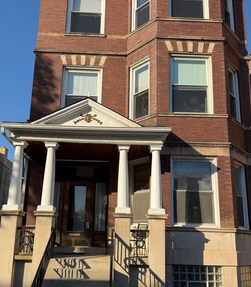 1-2246 Augusta Blvd, Chicago, IL, 60622-4838 | Card Image