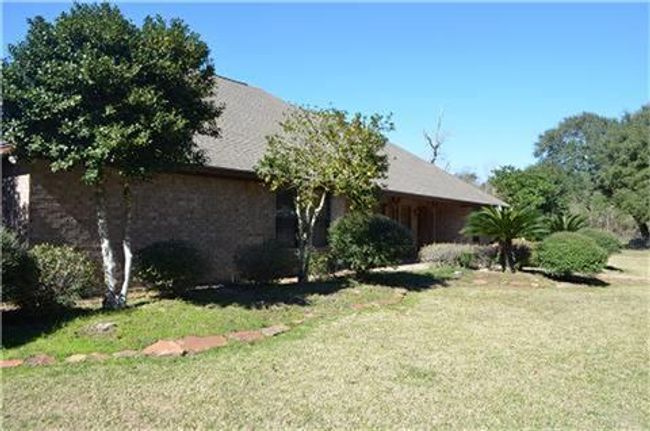 319 Wallace Rd, Home with 0 bedrooms, 3 bathrooms and 2 parking in Hankamer TX | Image 4