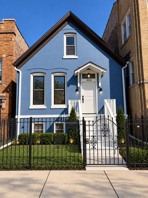 4516 W Van Buren St, Chicago, IL, 60624-3050 | Card Image