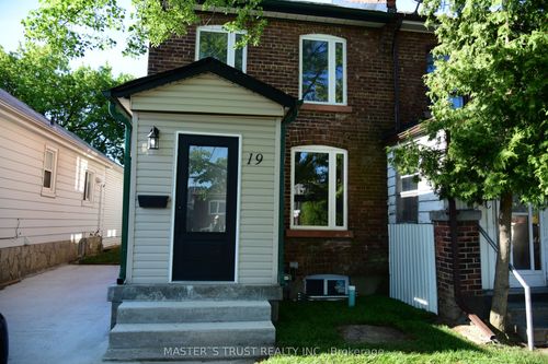 19 Emmett Ave, York, ON, M6M2E3 | Card Image
