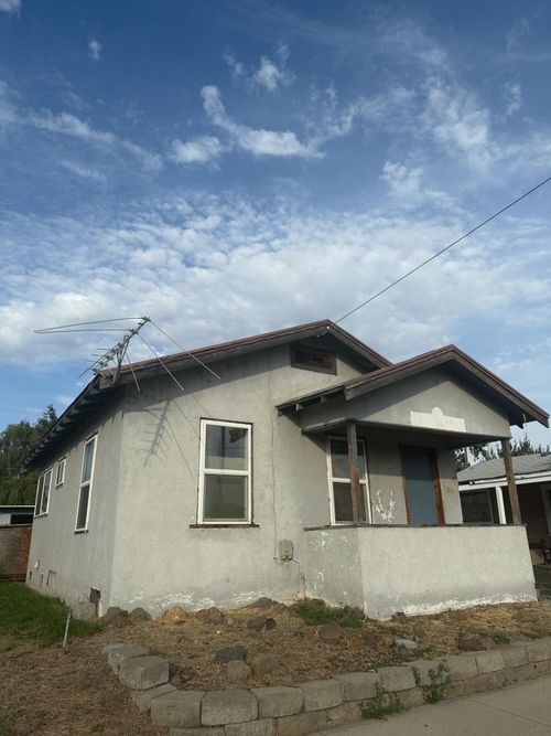 313 Martin St, Klamath Falls, OR, 97601-3241 | Card Image