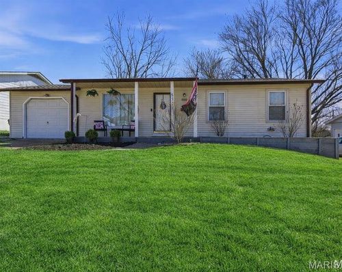 5332 Ville Angela Ln, Hazelwood, MO, 63042-1140 | Card Image