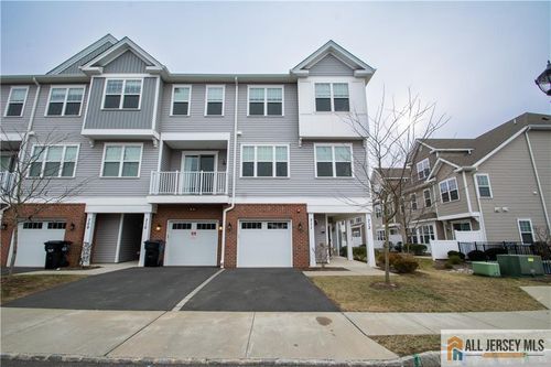 711-711 Greenland Sq, Highland Park, NJ, 08904-2773 | Card Image