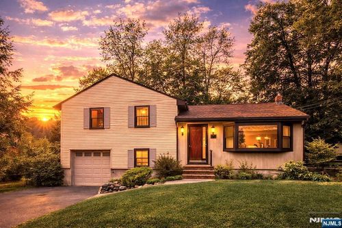 92 Arbor Dr, Ho Ho Kus, NJ, 07423-1648 | Card Image