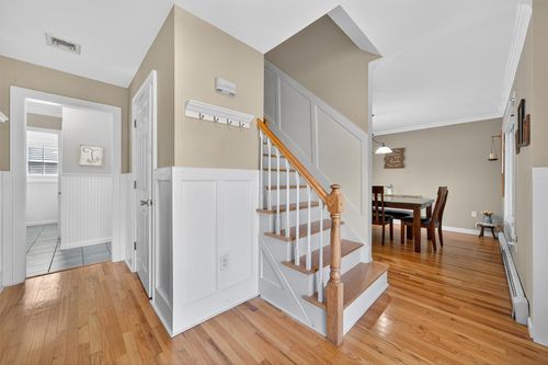 8 York Pl, Washingtonville, NY, 10992-1339 | Card Image