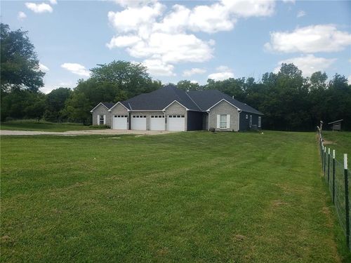 884 Sw County Road Zz, Garden City, MO, 64747-9020 | Card Image
