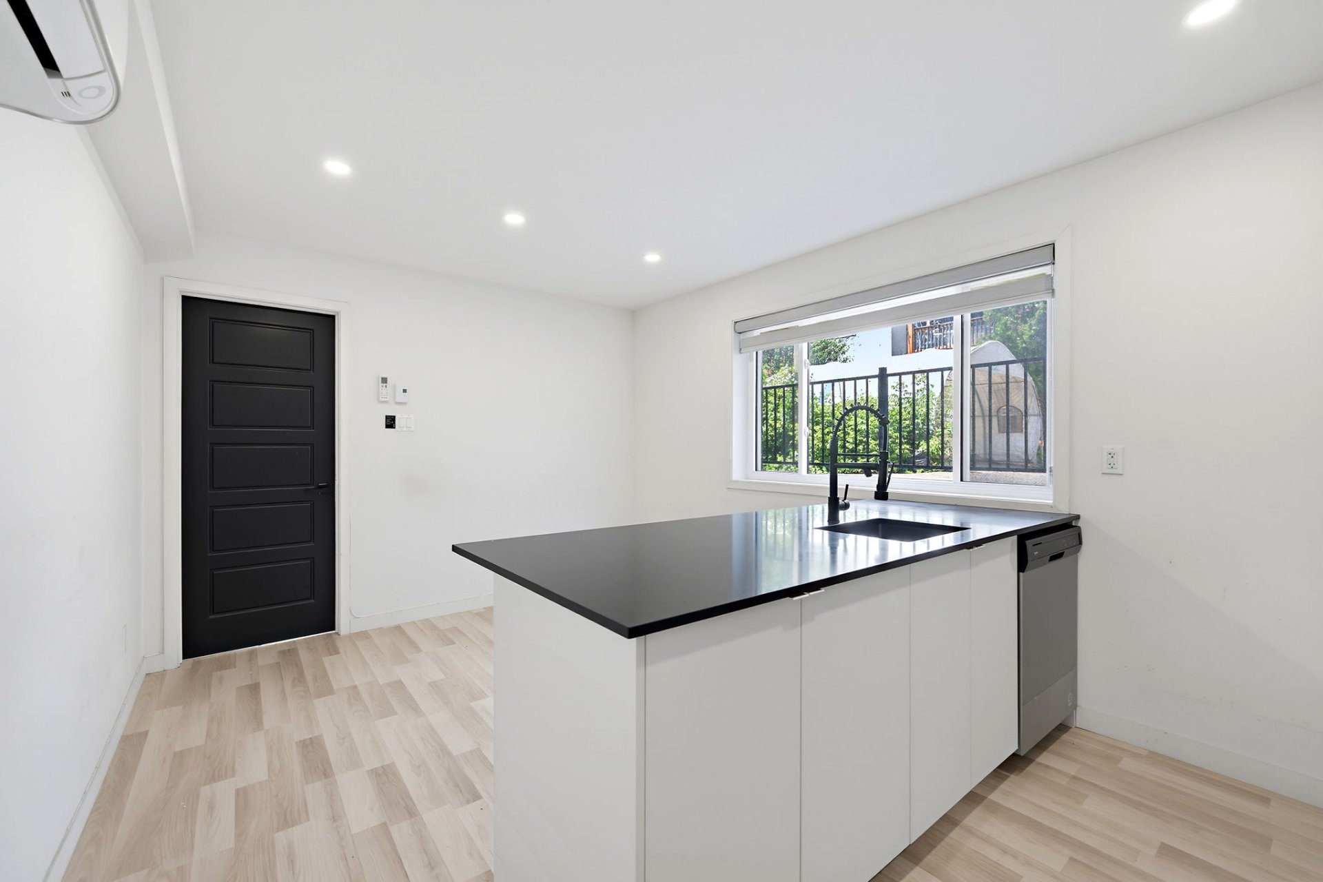 Residential Lease in Montréal (Côte-des-Neiges/Notre-Dame-de-Grâce) 2
