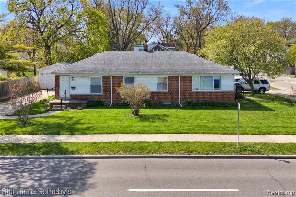 12 Mile Rd, Royal Oak, MI 48073