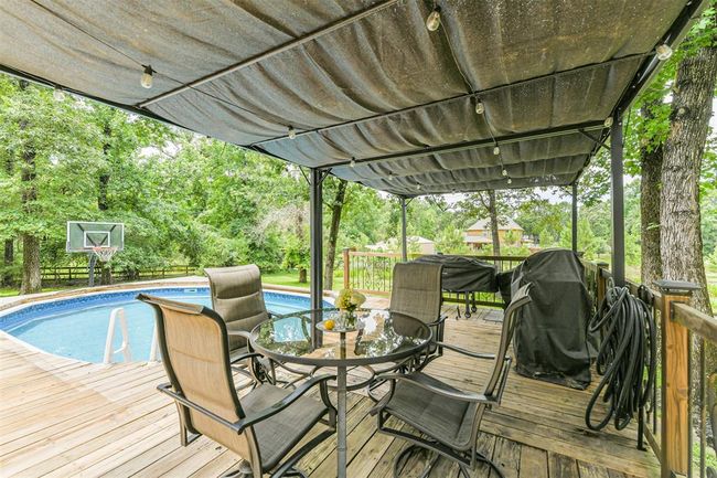 Enjoy shaded comfort for perfect outdoor gatherings. | Image 41