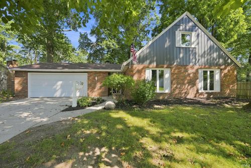 7721 Valley Meadows Dr, Fort Wayne, IN, 46815-8133 | Card Image
