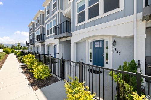 3838 W Kinglassie Ln, Taylorsville, UT, 84129-3450 | Card Image