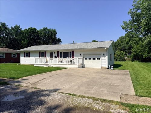 526 Harrington St, Carlinville, IL, 62626-1229 | Card Image