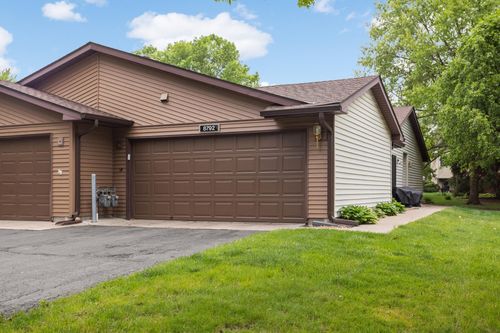 8792 134th St W, Apple Valley, MN, 55124-7231 | Card Image