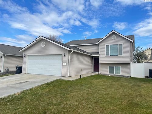 7903 Deschutes Dr, Pasco, WA, 99301-8013 | Card Image