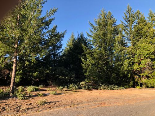 624 Toth Road, Shelter Cove, CA, 95589 | Card Image
