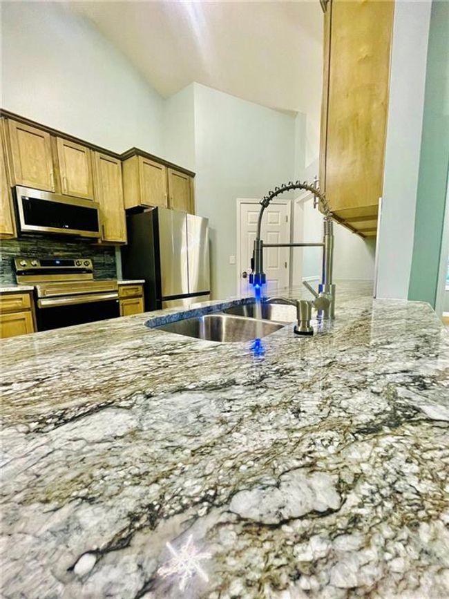 7675 Lanier View Rdg, House other with 3 bedrooms, 2 bathrooms and 2 parking in Cumming GA | Image 11