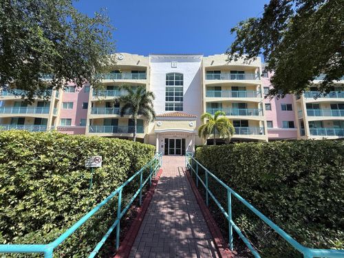apt-311-201 Golden Isles Dr, Hallandale Beach, FL, 33009-8823 | Card Image
