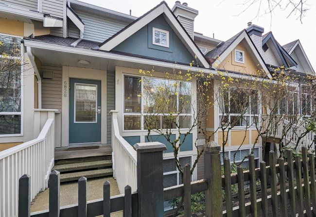6828 Village Grn, Townhouse with 3 bedrooms, 2 bathrooms and 2 parking in Burnaby BC | Image 3