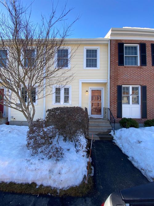 533 Fox Hollow Way, Manchester, NH, 03104 | Card Image