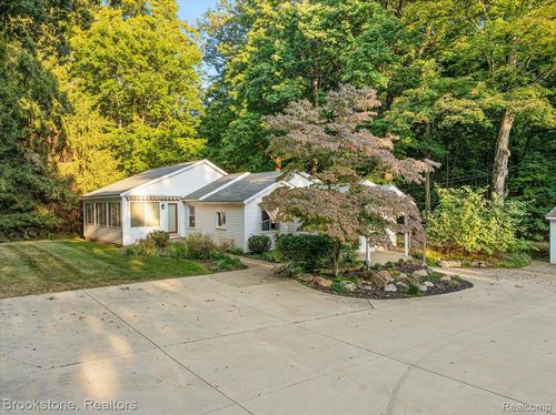 728 E Romeo Rd, Oakland, MI, 48363-1639 | Card Image