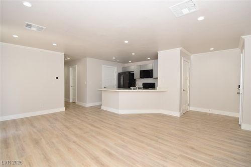 2047-8600 W Charleston Blvd, Las Vegas, NV, 89117-5407 | Card Image