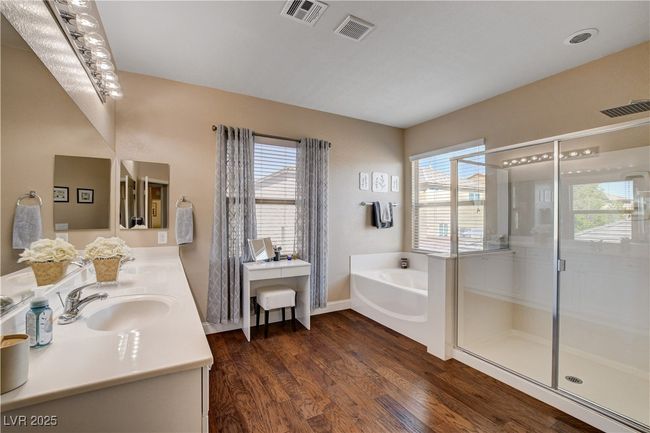 Double sinks, Large Shower, & Garden tub | Image 36