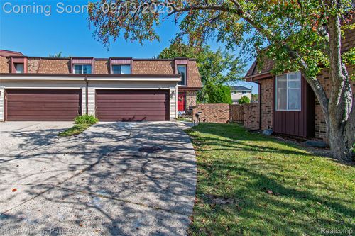 25070 Sherwood Cir, Southfield, MI, 48075-1932 | Card Image
