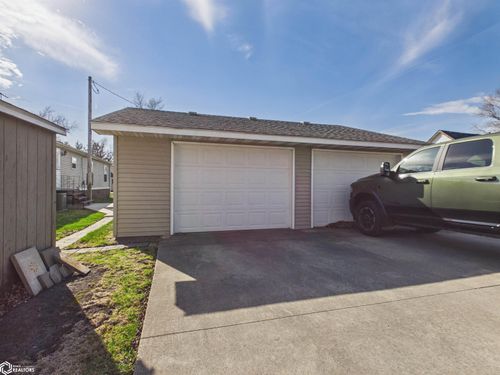 105 E Railroad St, Fremont, IA, 52561-9709 | Card Image