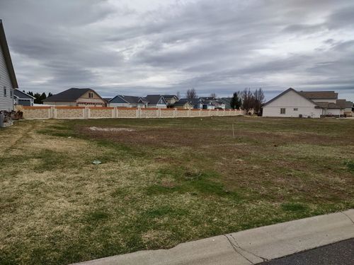 1109 N Country Club Dr, Deer Park, WA, 99006-6054 | Card Image