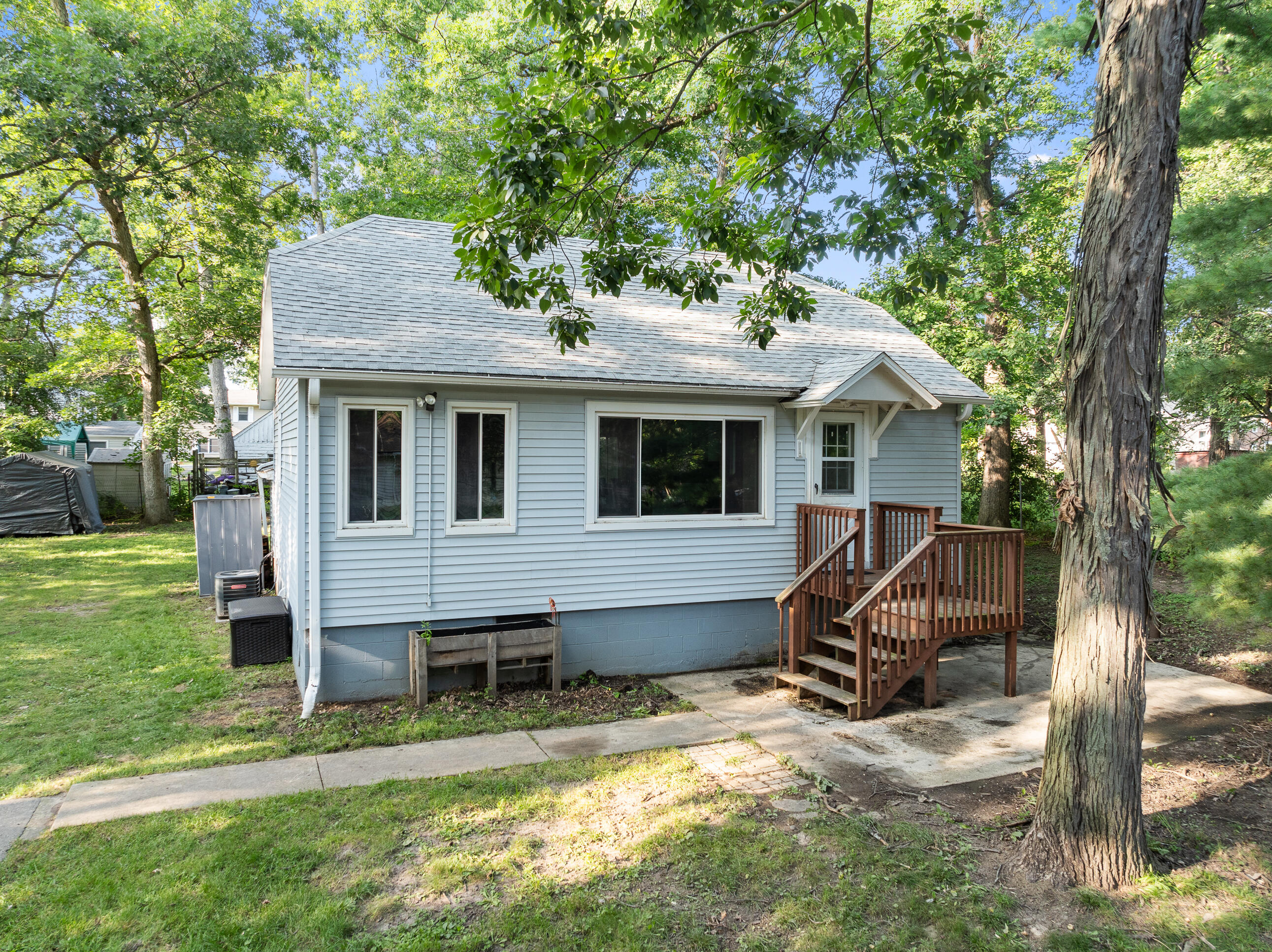 Pinewood Dr, Burlington, WI 53105