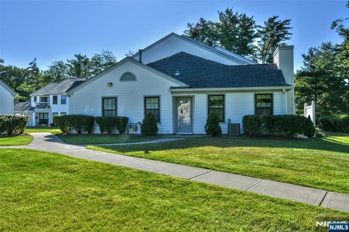 79 Konight Ct, Mahwah, NJ, 07430-2960 | Card Image