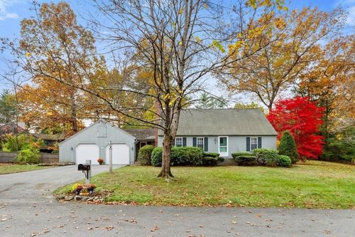 1 Red Coach Rd, South Hamilton, MA, 01982-2019 | Card Image