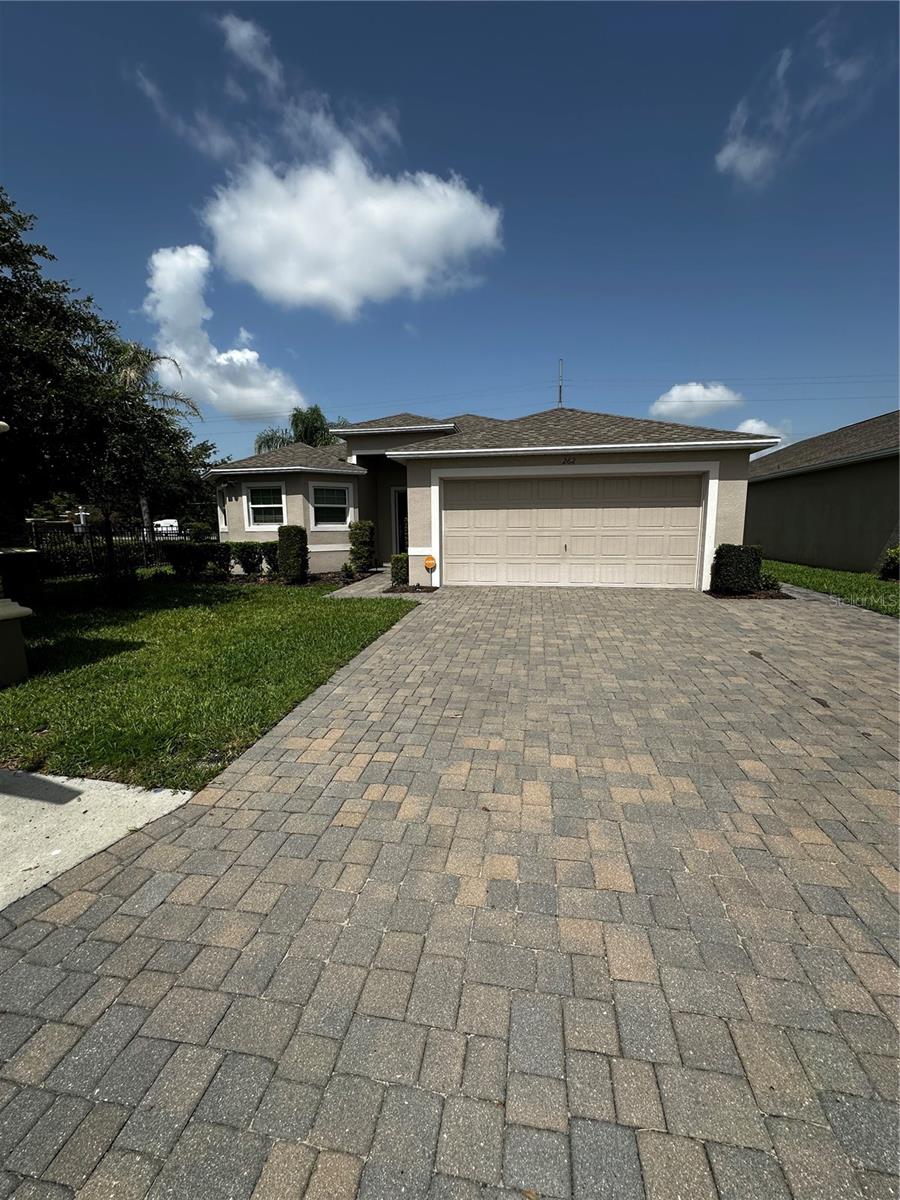 Residential Lease in AUBURNDALE