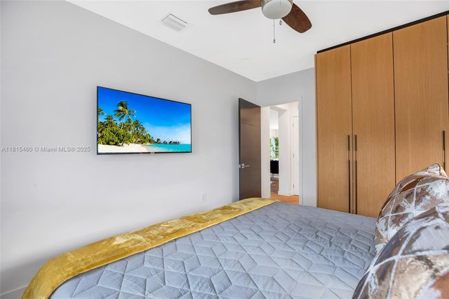 38 Sw 25 Th Rd, House other with 3 bedrooms, 3 bathrooms and null parking in Miami FL | Image 17