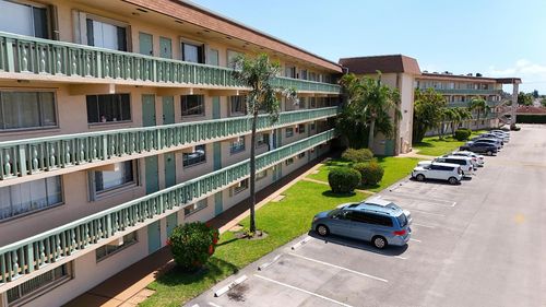 420-300 Village Green Cir S, Palm Springs, FL, 33461-6517 | Card Image