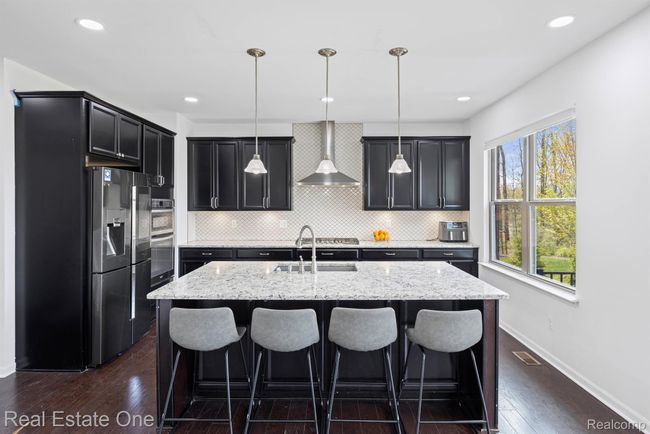 41829 Steinbeck Gln, House other with 4 bedrooms, 3 bathrooms and null parking in Novi MI | Image 7