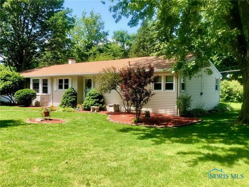 22915 W Walnut Ln, Genoa, OH, 43430-1135 | Card Image