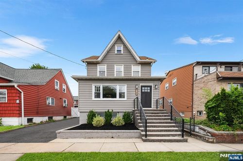725 4th St, Secaucus, NJ, 07094-3001 | Card Image