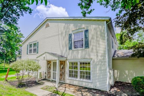 c23-288 Canterbury Ln, Medina, OH, 44256-2576 | Card Image
