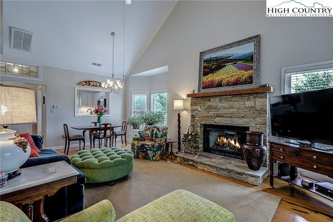 Vaulted ceilings. | Image 17