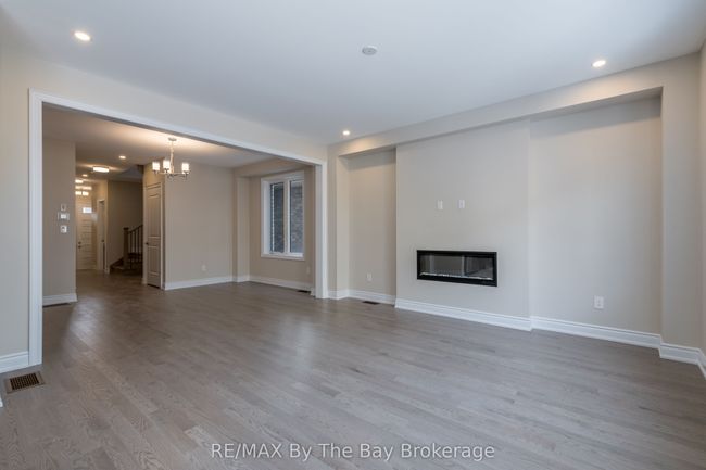 3 Periwinkle Rd, House other with 4 bedrooms, 4 bathrooms and 4 parking in Springwater ON | Image 8