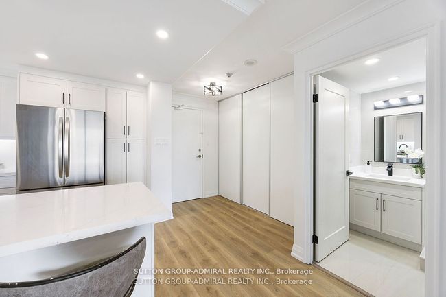 602 - 11 Townsgate Dr, Condo with 2 bedrooms, 2 bathrooms and null parking in Vaughan ON | Image 26