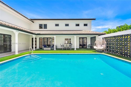 472 Sunset Dr, Hallandale Beach, FL, 33009-6540 | Card Image