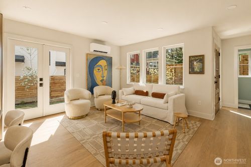 c-909 32nd Ave S, Seattle, WA, 98144-3242 | Card Image