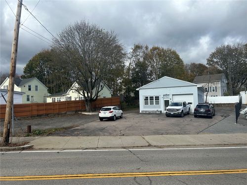 377 Washington St, West Warwick, RI, 02893-5942 | Card Image