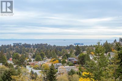 692 Townview Terr, House other with 7 bedrooms, 6 bathrooms and 5 parking in Victoria BC | Image 2